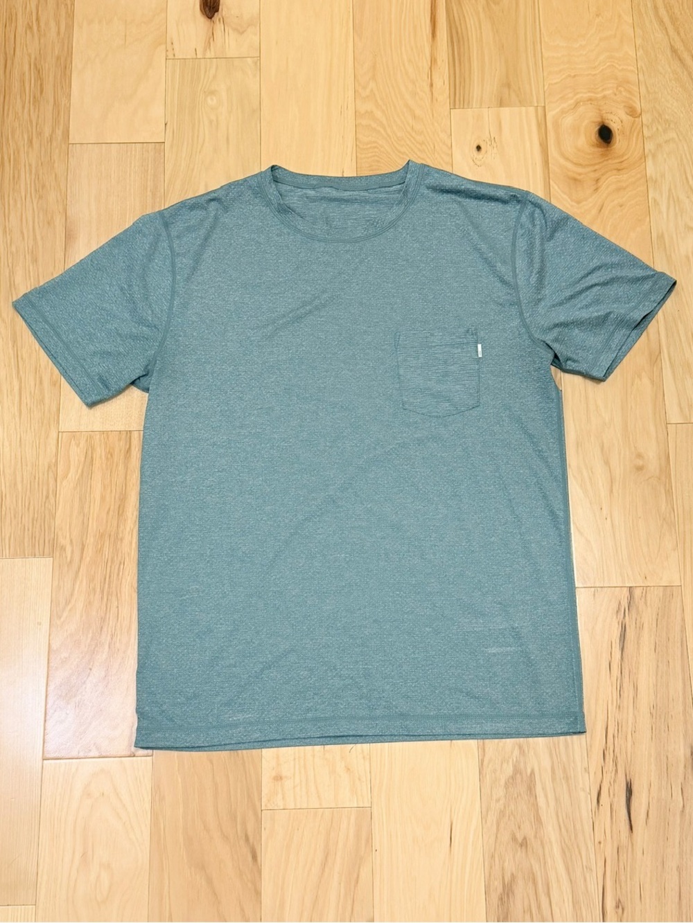 LIKE NEW Vuori Tradewind Performance Short Sleeve Pocket Tee